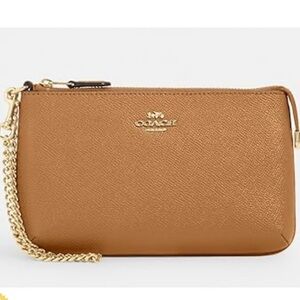 🆕- Coach- Crossgrain Leather Wristlet w/Chain. NWT